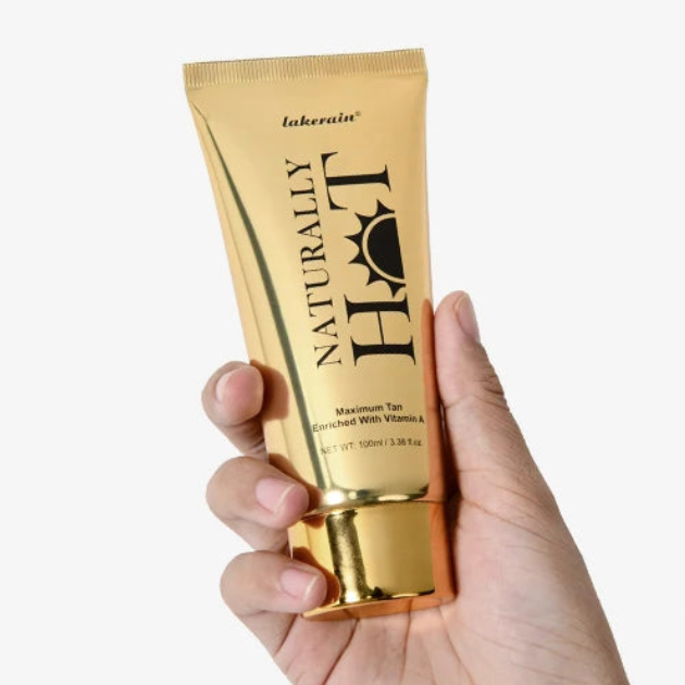 Reveal a natural sun-kissed glow with our lightweight long-lasting self-tanning body lotion