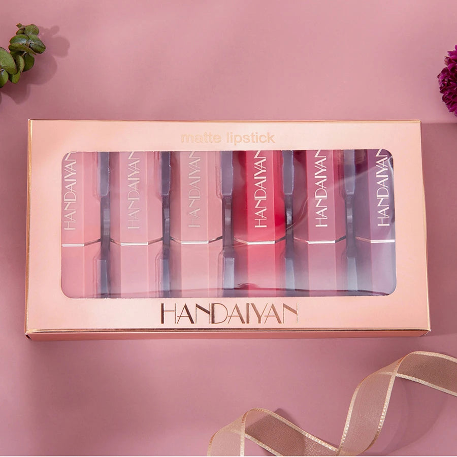 Set of 6 lipsticks, matte, pearly and velvety texture, non-sticky. Ideal for lips.